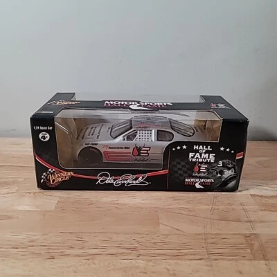 Salón de la Fama 2006 Dale Earnhardt escala 1:24 Monte Carlo Winner’s Circle Foto 1 de 4