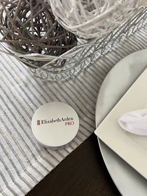 СОВЕРШЕННО новая пудра Elizabeth Arden Pro Perfecting Minerals Finishing Touch 12 г - Изображение 1 из 3