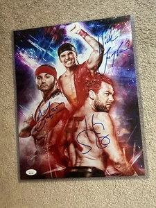 Kenny Omega Young Bucks Metallic SIGNIERTES 11x14 Foto The Elite JSA AEW Toploader - Bild 1 von 1