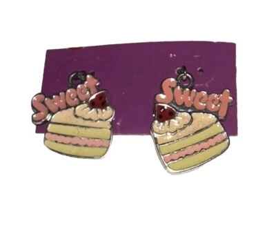 Pendientes colgantes Claire’s de acero inoxidable multicolor con rebanadas de pastel dulce Foto 1 de 4