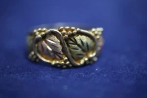 Vintage Landstroms Black Hills Gold 10k Gold Grape Leaf Band Ring - Sz 9.75 - Picture 1 of 11