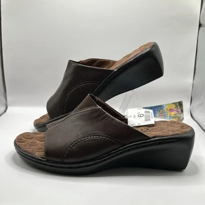 Sandalias de cuña Cobbie Cuddlers para mujer de cuero marrón sin cordones cómodas talla 6,5 NUEVAS Foto 1 de 4