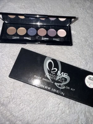 Kit de sombra de ojos suave sedoso ME Makeover Essentials variedad Foto 1 de 4