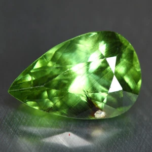 4.01 Cts " 100 % Natural Unheated MANCHURIAN Rutile Green Peridot_Pakistan " - Bild 1 von 3