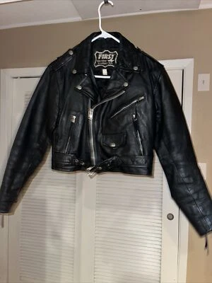 Chaqueta de cuero First Manufacturing para moto para mujer junior grande negra con cinturón Foto 1 de 4