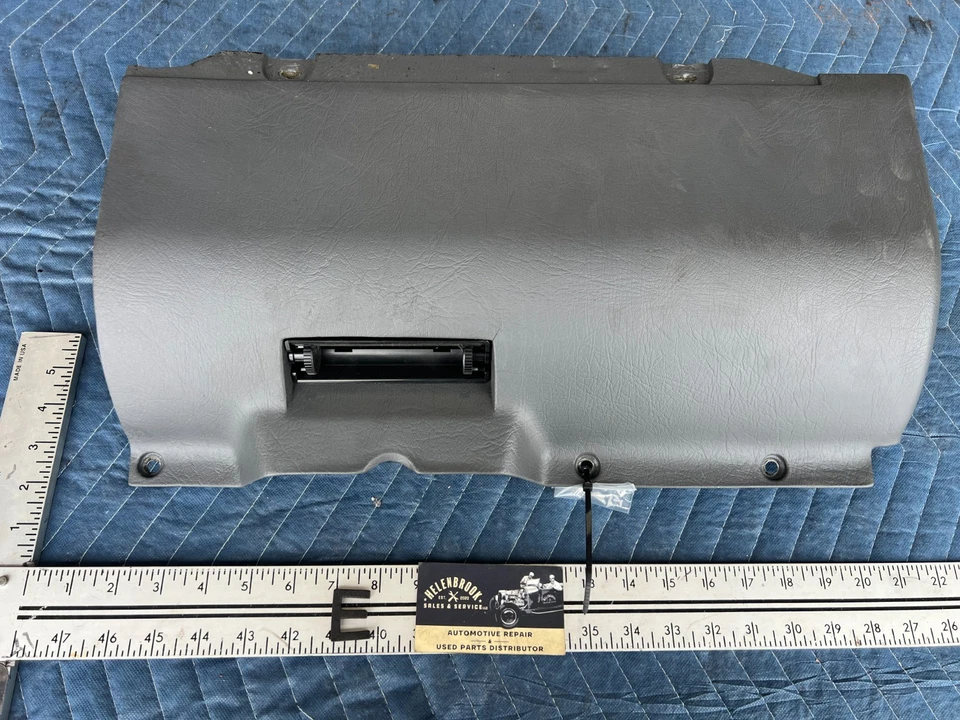 Volvo 740 940 1989-1995 sedán tablero derecho guantera compartimento gris OEM #3685EM Foto 1 de 4