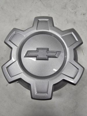 2019-2024 Chevrolet Colorado Silverado 1500 OEM Silver Center Cap 8130 86814406 - Image 1 of 4