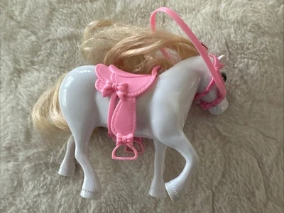 Silla de montar azul Chelsea White Pony Pink Melena 2012 Mattel Barbie Horse Foto 1 de 4