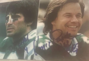 VERY RARE MOVIE PHOTOGRAPH OF MARK WAHLBERG SIGNED BY VINCE PAPALE #83 EAGLES - Imagen 1 de 3