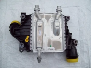 Land Rover Defender 2.0L 110 Intercooler Genuine LR092321 2018-2023 - Picture 1 of 4
