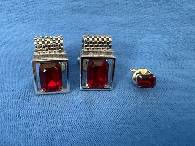 Gemelos de colección + tachuela de corbata color plata SWANK joyería piedras rectangulares rojas Foto 1 de 4