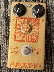 USED ANALOG.MAN Sun Face (Red Dot) Guitar Effects Fuzz Free Shipping - Picture 1 of 3