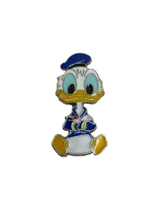 2014 Disney Booster Pin Big Head Art Donald Duck with Arms Crossed - Picture 1 of 6