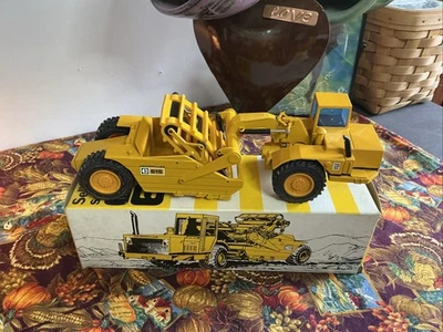 Rascador elevado Cat 615 - NZG - - Color antiguo - Con caja Foto 1 de 4