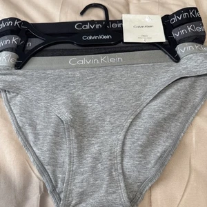 WOMENS SIZE MEDIUM CALVIN KLEIN BIKINI UNDERWEAR 3 PAIR GRAY BLACK - Picture 1 of 9