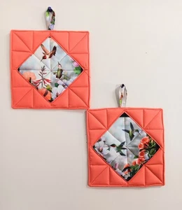 Beautiful Hummingbirds! Handmade Set of 2 Pretty Quilted Potholders. Size 8" - Picture 1 of 1