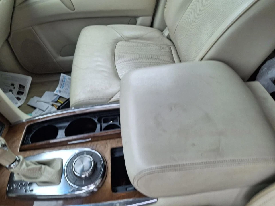 SOLA REPOSABRAZOS SOLO compatible con 11-13 INFINITI QX56 3651527 Foto 1 de 4