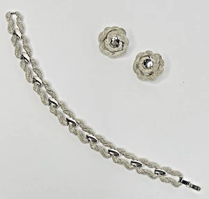 Beautiful Vintage Crown TRIFARI Rope Chain Bracelet and Clip On Earring Set - Picture 1 of 10