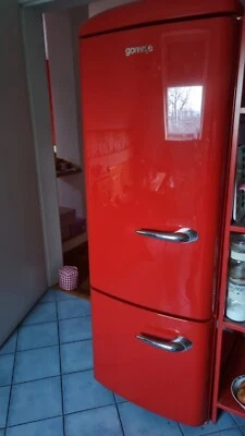 Schicke Kühl-Gefrier-Kombi Retrostyle in Rot von Gorenje A+++ - Bild 1 von 2