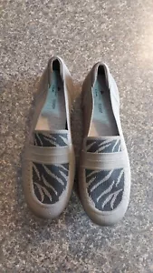 Clarks Cloudsteppers sz 12 slip on animal print Carly Wish Vegan comfort shoes - Picture 1 of 2