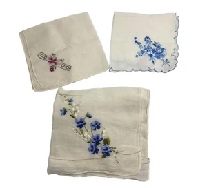#5384 Set of 3 white with flowers handkerchiefs - Picture 1 of 8