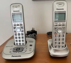 Panasonic KX-TG4022 Dual Handsets Single Line Cordless Answering System - Zdjęcie 1 z 3