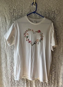 Heart Shaped Flowers Women’s White Tshirt Floral Cottagecore Graphic Large - Picture 1 of 4