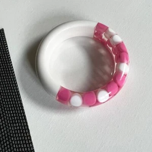 2.5" Clear Lucite White Acrylic Pink Aspirin 7/8" Wide Bangle Bracelet - Picture 1 of 3