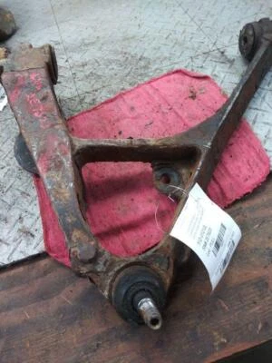 Lower Control Arm Front CHEVY SILVERADO 1500 Left 99 00 01 02 03 04 05 06 07 - Image 1 of 3