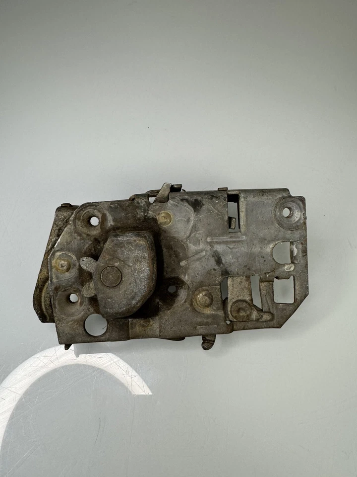 Chevrolet Corvette C2 1963-1966 OEM pestillo de puerta mecanismo de montaje  Foto 1 de 4