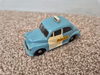 CORGI CLASSICS 1/43 MORRIS MINOR SALOON POLICE DIECAST MODEL CAR - Image 1 of 4