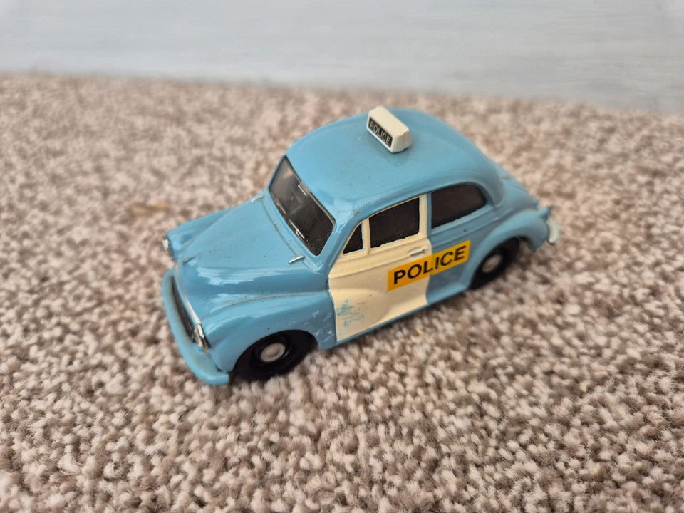 CORGI CLASSICS 1/43 MORRIS MINOR SEDÁN POLICÍA MODELO A ESCALA DIECAST - Imagen 1 de 4