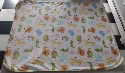 Cobertor de bebê Just Born branco selva animais de safári verde sherpa costas 29x37 - Imagem 1 de 4