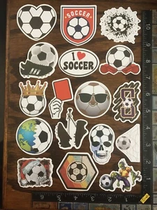 BALONES DE FÚTBOL DIFERENTES DISEÑOS, 17 PEGATINAS ÚNICAS HERMOSAS #QATAR02 - Imagen 1 de 2
