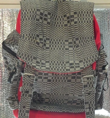 Mochila grande tejida a mano INABEL ÉTNICA FILIPINA - DISEÑO MIGEE  Foto 1 de 4