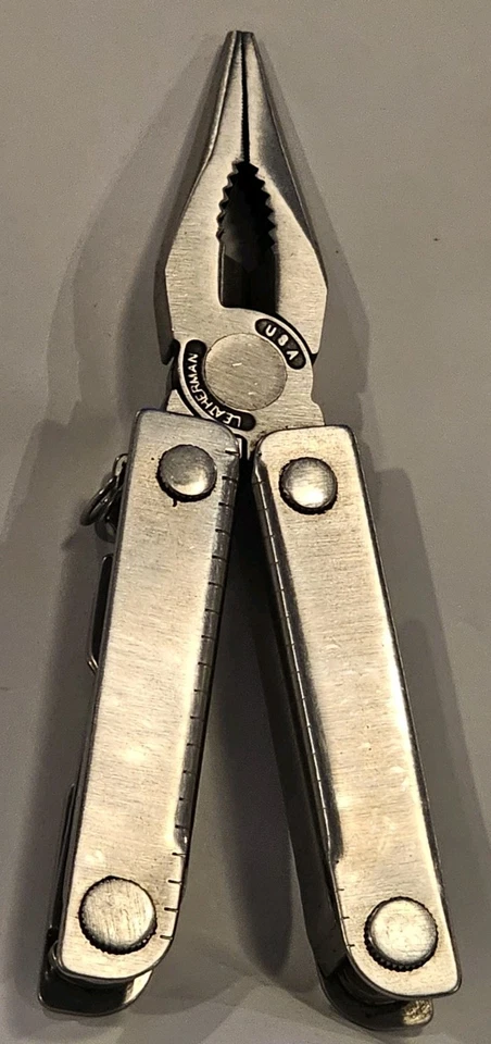 Mini herramienta Leatherman - Primera producción - En blanco ambos lados - EXTREMADAMENTE RARA Foto 1 de 4