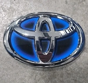 ✅OEM 2010-2015 Toyota Prius Rear Lid Chrome Emblem Logo Symbol 75310-47020 - Picture 1 of 1
