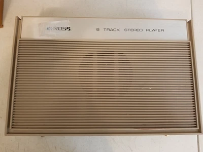 Radio reproductor de 8 pistas Ross AM FM repuestos o reparación Foto 1 de 4