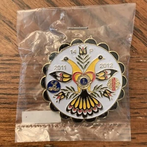 2011-2012 Leo Lions Pin 2 Cabezas Pájaro Philip Shober 2"" Esmaletón Amarillo Piopedo - Imagen 1 de 4