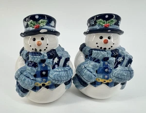 Ceramic Hugging Snowmen Salt & Pepper Shakers Blue White Winter Set FREE Shippin - Picture 1 of 12