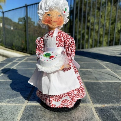 Annalee 9" Mrs. Santa Claus Chef Panadero en Vestido de Menta con Pastel de Navidad Foto 1 de 4