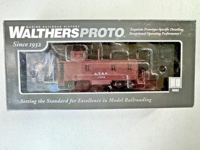 Walthers Proto #920-103202 30' Wood Caboose-ATSF #1334 w/box - EC - Image 1 of 4