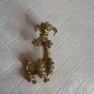 Adorable Posing Vintage Avon French Poodle Pin Brooch Dog Lover Pin Read - Picture 1 of 15