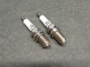 491055T BRIGGS AND STRATTON PACK OF 2 SPARK PLUG GENUINE OEM 491055 491055S - Foto 1 di 1
