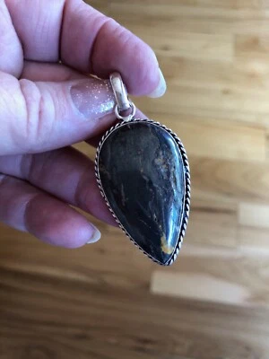 Colgante de flecha metálica ojo de tigre de hierro rústico bisel de cuerda antiguo suroeste 2" Foto 1 de 4