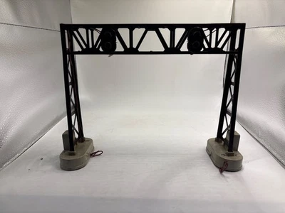 VINTAGE POSTWAR LIONEL 450 OPERATING SIGNAL BRIDGE with Box - Image 1 of 4