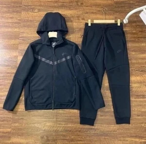 Nike Tech Set - Picture 1 of 2