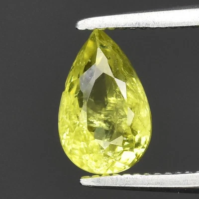 💎 0.88ct 7x4.5mm Pear Natural Yellowish Green Grossular Garnet - Mali Gemstone - Image 1 of 4