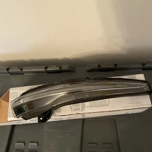 Mercedes-Benz W205 C-Class LH Mirror Repeater Indicator Lamp Genuine A0999067101 - Picture 1 of 6