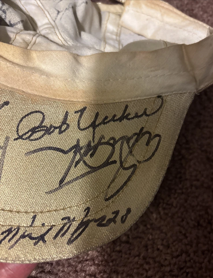 2 sombreros de los Cerveceros de Milwaukee firmados 1999 Bob Uecker Bob Wickman Bill Castro  Foto 1 de 4